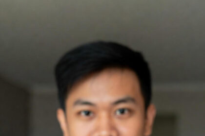 Secure online payment interface for healthcare bills; Step-by-step guide to verifying account on payment portal; Table comparing online vs traditional medical payments.